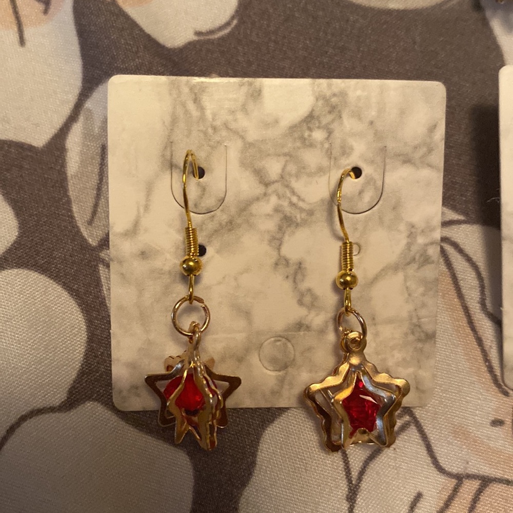 It’s a 4 piece set of butterfly  earrings